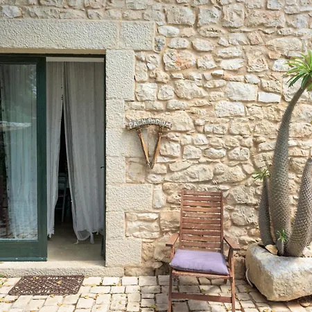 Dimore Del Valentino Farm stay Sampieri