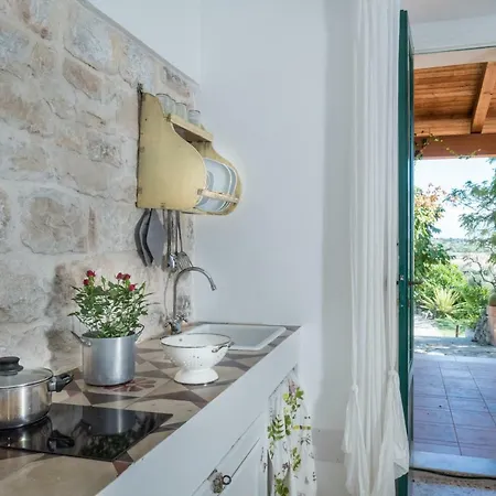 Dimore Del Valentino Farm stay Sampieri